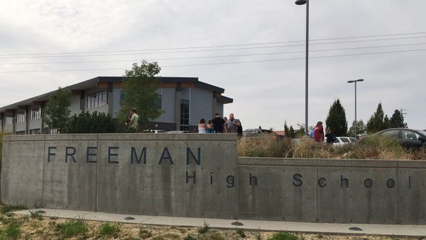 People gather outside of Freeman High School after reports of a shooting at the school in Rockford, Wash., Wednesday, Sept. 13, 2017. - Sputnik International