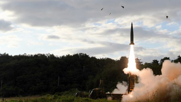 In this photo provided by South Korea Defense Ministry, South Korea's Hyunmoo II ballistic missile is fired during an exercise at an undisclosed location in South Korea, Friday, Sept. 15, 2017 In this photo provided by South Korea Defense Ministry, South Korea's Hyunmoo II ballistic missile is fired during an exercise at an undisclosed location in South Korea, Friday, Sept. 15, 2017 - Sputnik International