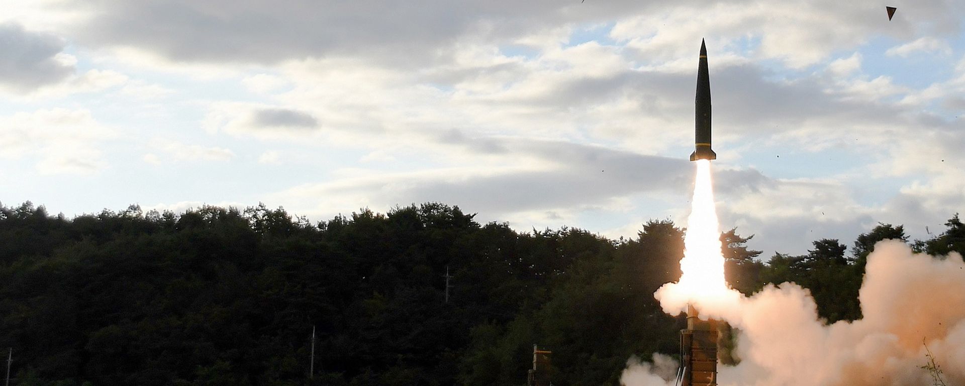 In this photo provided by South Korea Defense Ministry, South Korea's Hyunmoo II ballistic missile is fired during an exercise at an undisclosed location in South Korea, Friday, Sept. 15, 2017 In this photo provided by South Korea Defense Ministry, South Korea's Hyunmoo II ballistic missile is fired during an exercise at an undisclosed location in South Korea, Friday, Sept. 15, 2017 - Sputnik International, 1920, 08.11.2024