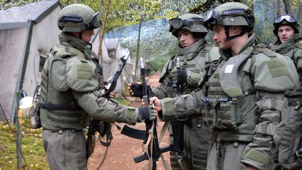 Soldiers during the joint strategic exercises of the Russian and Belarusian armed forces at the Luga training ground in the Leningrad Region - Sputnik International