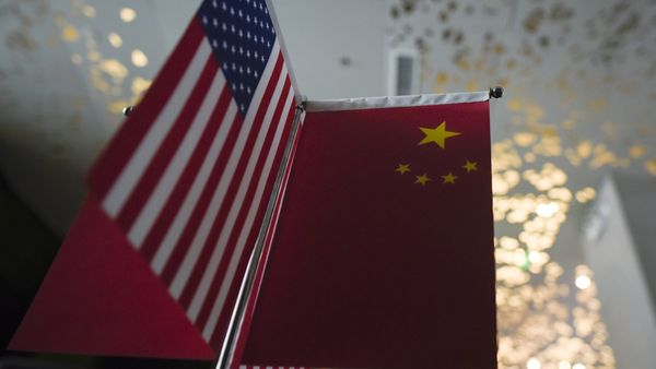 Chinese flags and American flags are displayed in a company in Beijing on August 16, 2017 - Sputnik International