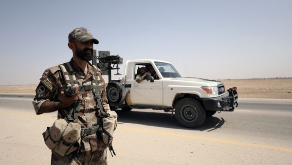 A fighter of Syrian Democratic Forces (SDF) is seen in the eastern Deir al Zor, Syria September 12, 2017 - Sputnik International