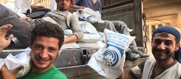 Men unload a van with sugar in Deir ez-Zor. Men unload a van with sugar in Deir ez-Zor. - Sputnik International