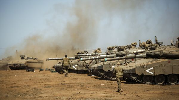 Israeli soldiers manuever Merkava tanks and Namer armored personnel carriers (APCs) during the last day of a military exercise in the northern part of the Israeli-annexed Golan Heights on September 13, 2017.  - Sputnik International