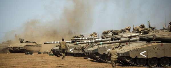 Israeli soldiers manuever Merkava tanks and Namer armored personnel carriers (APCs) during the last day of a military exercise in the northern part of the Israeli-annexed Golan Heights on September 13, 2017. Israeli soldiers manuever Merkava tanks and Namer armored personnel carriers (APCs) during the last day of a military exercise in the northern part of the Israeli-annexed Golan Heights on September 13, 2017. - Sputnik International