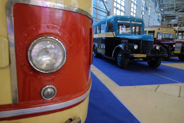 An AKZ-1 bus (right) displayed at the ExpoCityTrans 2016 exhibition in Moscow An AKZ-1 bus (right) displayed at the ExpoCityTrans 2016 exhibition in Moscow - Sputnik International