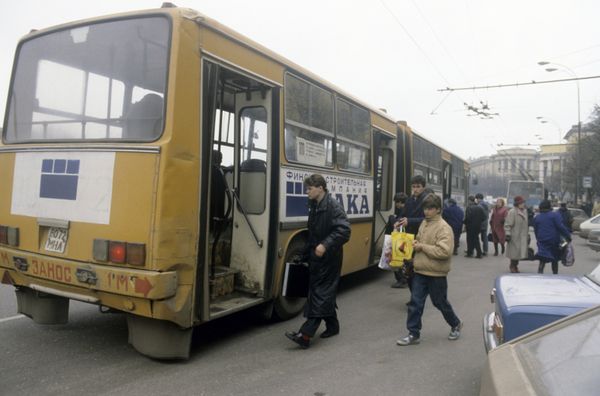 In Ikarus 280 at a bus stop. In Ikarus 280 at a bus stop. - Sputnik International