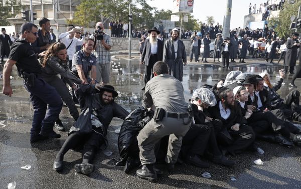 Israeli security forces remove Ultra-Orthodox Jewish demonstrators from the road in an ultra-Orthodox neighbourhood of Jerusalem on September 17, 2017 as they protest against a court ruling that could require them to serve in the army like their secular counterparts Israeli security forces remove Ultra-Orthodox Jewish demonstrators from the road in an ultra-Orthodox neighbourhood of Jerusalem on September 17, 2017 as they protest against a court ruling that could require them to serve in the army like their secular counterparts - Sputnik International