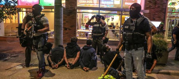 Police detain protesters arrested for causing damage to local businesses during the second night of demonstrations after a not guilty verdict in the murder trial of former St. Louis police officer Jason Stockley, charged with the 2011 shooting of Anthony Lamar Smith, who was black, in St. Louis, Missouri, U.S., September 16, 2017 Police detain protesters arrested for causing damage to local businesses during the second night of demonstrations after a not guilty verdict in the murder trial of former St. Louis police officer Jason Stockley, charged with the 2011 shooting of Anthony Lamar Smith, who was black, in St. Louis, Missouri, U.S., September 16, 2017 - Sputnik International