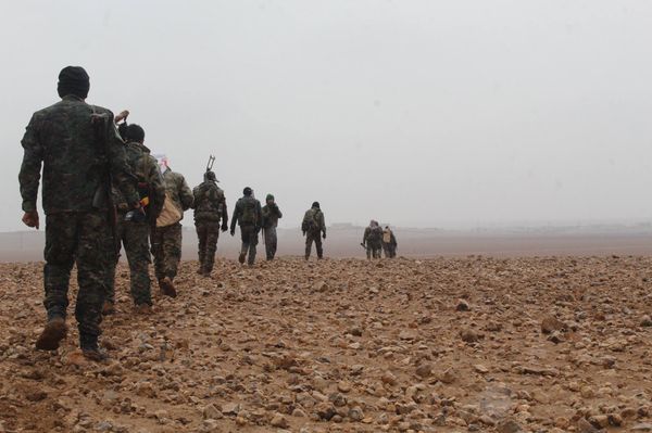  Syrian Democratic Forces fighters advance on Deir ez-Zor  - Sputnik International