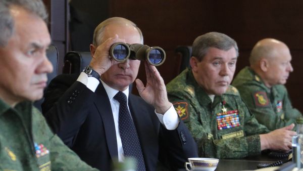 President Vladimir Putin seen while surveying the Russia and Belarus Union State armed forces activities at the main stage of the joint strategic exercises Zapad-2017) on the Luzhsky range - Sputnik International