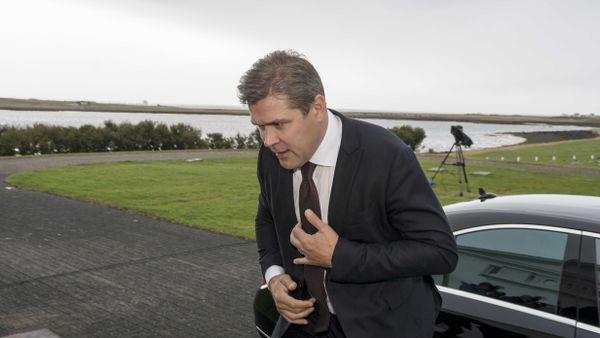 Iceland's Prime Minister Bjarni Benediktsson arrives at the Presidential residence in Bessastadir, Iceland September 16, 2017 - Sputnik International