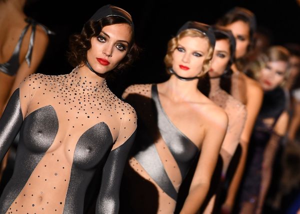 Fashion Week Madrid: Stunning Señoritas Grace Main Catwalk in Spanish Capital - Sputnik International