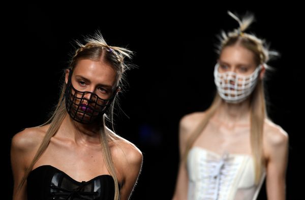 Fashion Week Madrid: Stunning Señoritas Grace Main Catwalk in Spanish Capital - Sputnik International