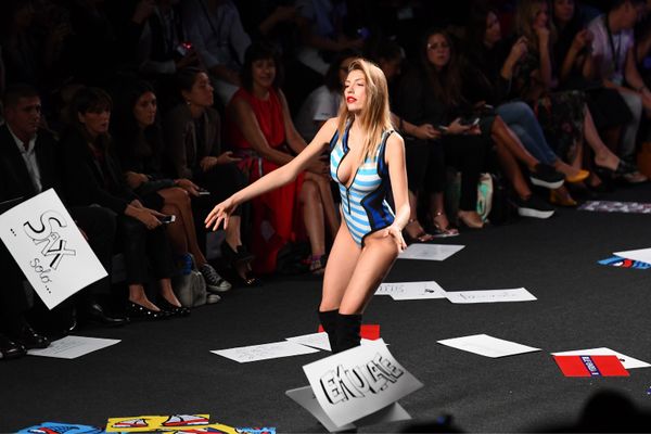 Fashion Week Madrid: Stunning Señoritas Grace Main Catwalk in Spanish Capital - Sputnik International