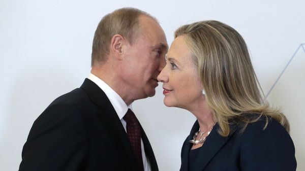 File photo taken on Saturday, Sept. 8, 2012, Russian President Vladimir Putin, left, meets U.S. Secretary of State Hillary Rodham Clinton on her arrival at the APEC summit in Vladivostok, Russia. - Sputnik International