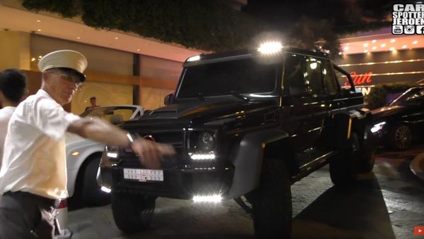 TO BIG FOR MONACO! | BRABUS Mercedes B63S 700 6x6 CANT PARK ANYWHERE! - Sputnik International