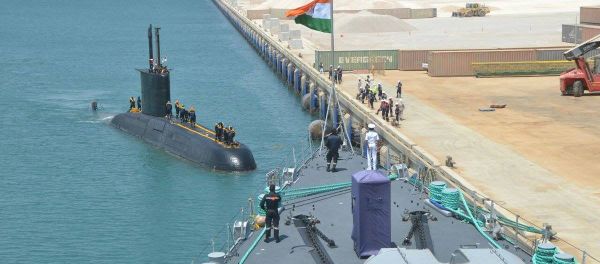 INS Shishumar (SSK class sub) of IN enters Port of Duqm Oman for an Operational Turn Around - Sputnik International
