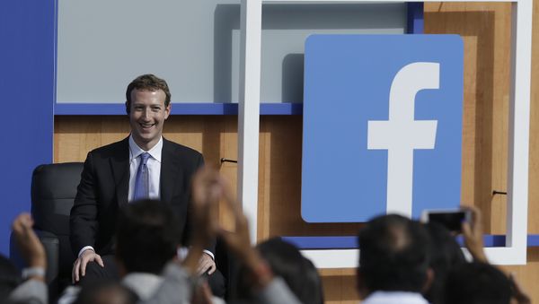 Facebook CEO Mark Zuckerberg speaks at Facebook in Menlo Park, Calif., Sunday, Sept. 27, 2015.  - Sputnik International