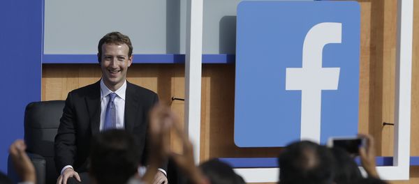 Facebook CEO Mark Zuckerberg speaks at Facebook in Menlo Park, Calif., Sunday, Sept. 27, 2015. - Sputnik International
