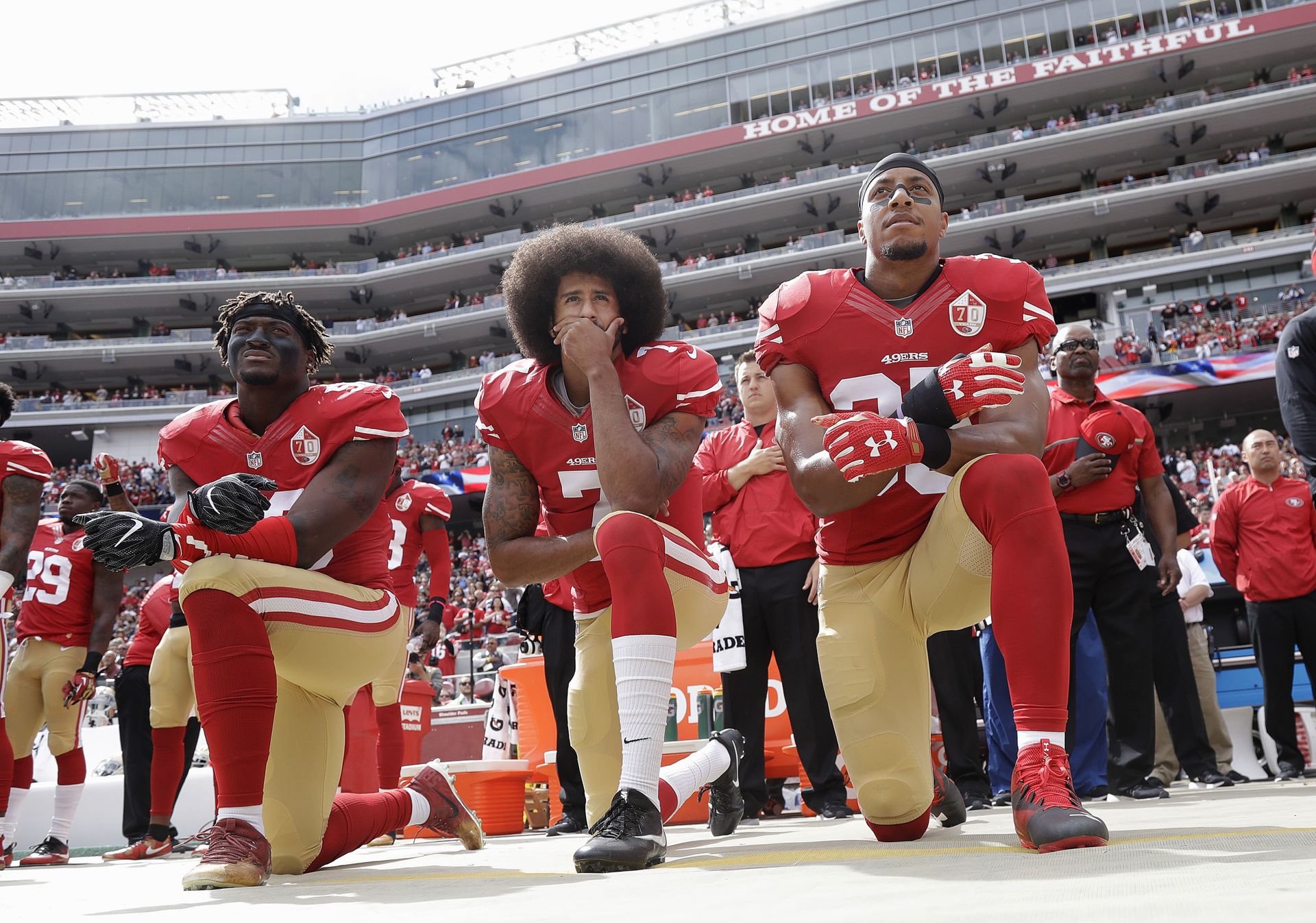 from left, San Francisco 49ers outside linebacker Eli Harold, quarterback Colin Kaepernick and safety Eric Reid kneel during the national anthem before an NFL football game against the Dallas Cowboys in Santa Clara, Calif. Since Kaepernick announced he would not stand for the song in protest of racial discrimination against blacks in the United States, many performers are now rethinking offers to sing the national anthem. from left, San Francisco 49ers outside linebacker Eli Harold, quarterback Colin Kaepernick and safety Eric Reid kneel during the national anthem before an NFL football game against the Dallas Cowboys in Santa Clara, Calif. Since Kaepernick announced he would not stand for the song in protest of racial discrimination against blacks in the United States, many performers are now rethinking offers to sing the national anthem. - Sputnik International, 1920, 14.02.2022