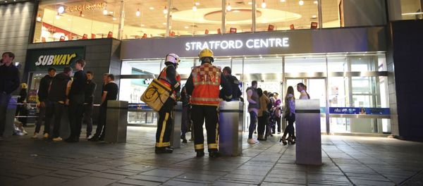Emergency services at Stratford Centre in east London, following a suspected noxious substance attack where six people have been reported injured, Saturday Sept. 23, 2017 - Sputnik International