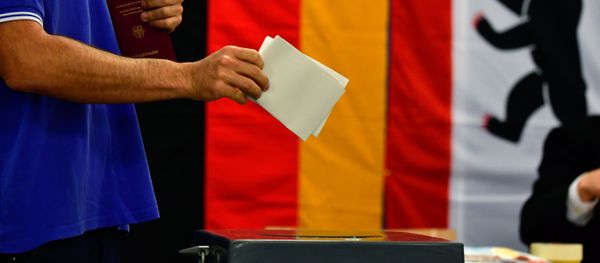 A man casts his ballot at a polling station in Berlin during general elections on September 24, 2017 A man casts his ballot at a polling station in Berlin during general elections on September 24, 2017 - Sputnik International
