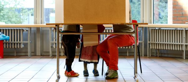 People in traditional Bavarian costumes vote in the general election (Bundestagswahl) in Munich, Germany, September 24, 2017 - Sputnik International