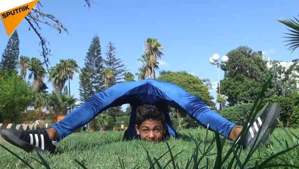 Palestinian Acrobat Trains To Break Guinness Record - Sputnik International