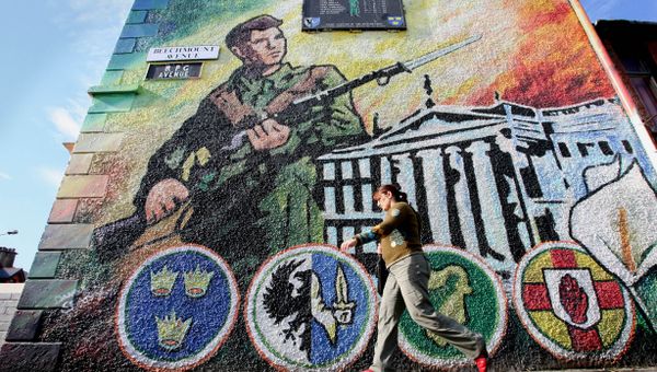 An Irish Republic Army (IRA) mural on a wall in west Belfast, Northern Ireland, Wednesday, Oct. 4, 2006. - Sputnik International