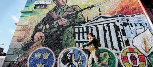 An Irish Republic Army (IRA) mural on a wall in west Belfast, Northern Ireland, Wednesday, Oct. 4, 2006. - Sputnik International
