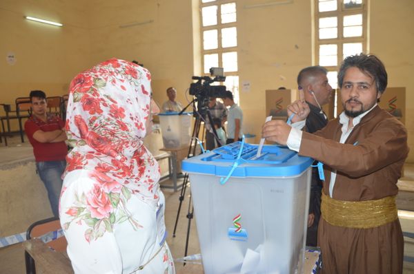 A voter casts a ballot during Iraqi Kurdistan's independence referendum. File photo A voter casts a ballot during Iraqi Kurdistan's independence referendum. File photo - Sputnik International