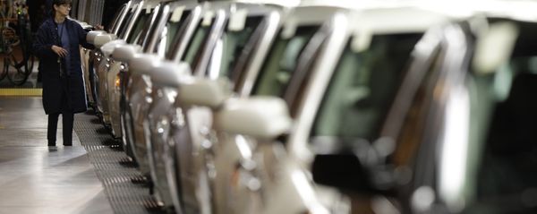 In this Nov. 30, 2010 file photo, a line worker checks vehicles at the General Motors Hamtramck assembly plant in Hamtramck, Mich. In this Nov. 30, 2010 file photo, a line worker checks vehicles at the General Motors Hamtramck assembly plant in Hamtramck, Mich. - Sputnik International