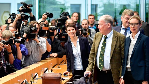 AfD chair Frauke Petry (M.), AfD lead candidate Alexander Gauland (R.), AfD lead candidate Alice Weide (R. 2-te) - Sputnik International