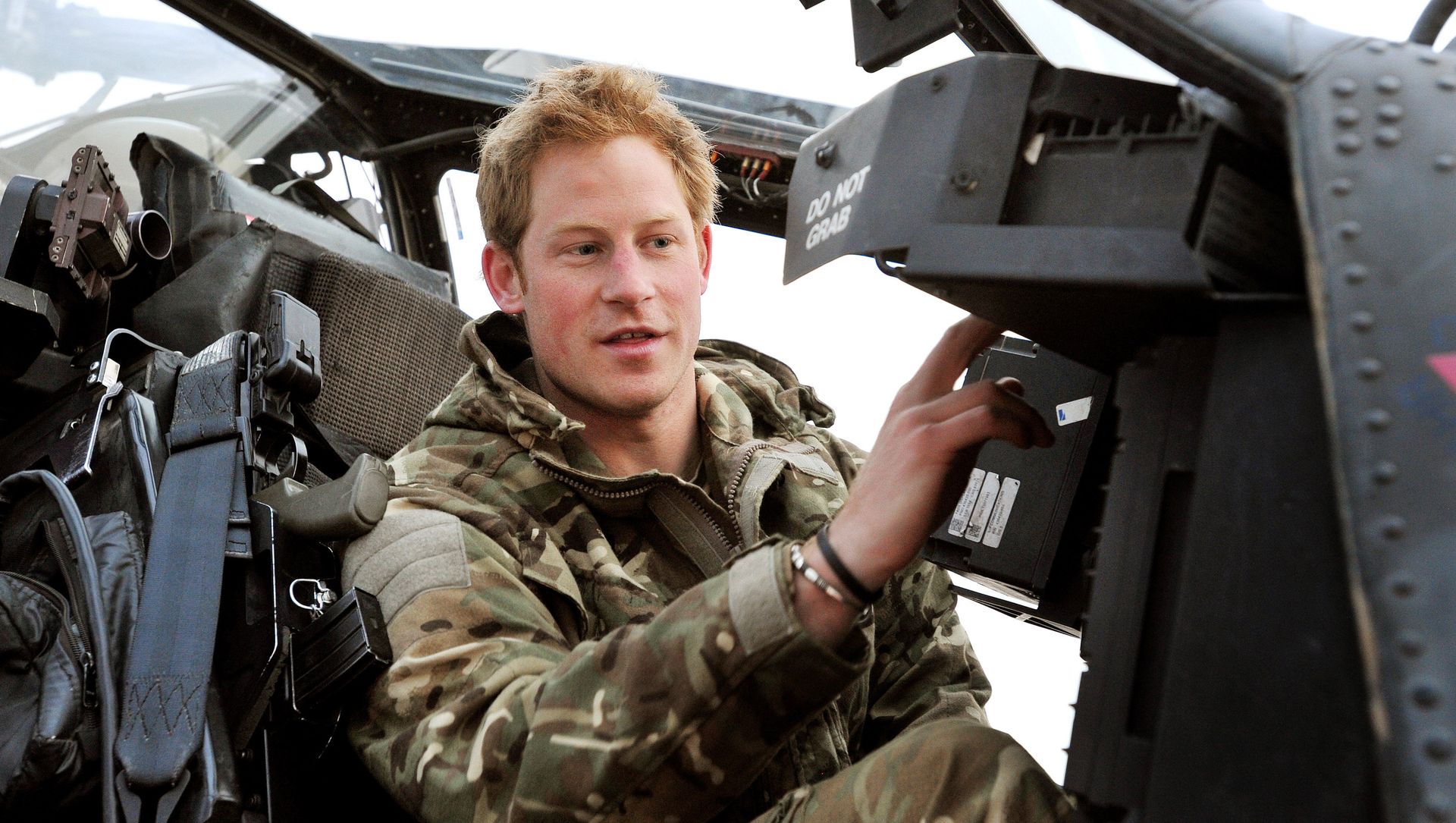 In this photo, taken 12 December 2012, made available 21 January 2013, Britain's Prince Harry or just plain Captain Wales as he is known in the British Army, makes his early morning pre-flight checks on the flight-line, from Camp Bastion southern Afghanistan. In this photo, taken 12 December 2012, made available 21 January 2013, Britain's Prince Harry or just plain Captain Wales as he is known in the British Army, makes his early morning pre-flight checks on the flight-line, from Camp Bastion southern Afghanistan. - Sputnik International, 1920, 12.03.2021