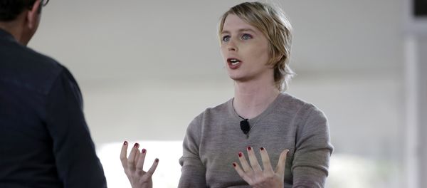 Chelsea Manning, right, is interviewed by filmmaker Eugene Jarecki, left, Sunday, Sept. 17, 2017, during a forum, in Nantucket, Mass. - Sputnik International