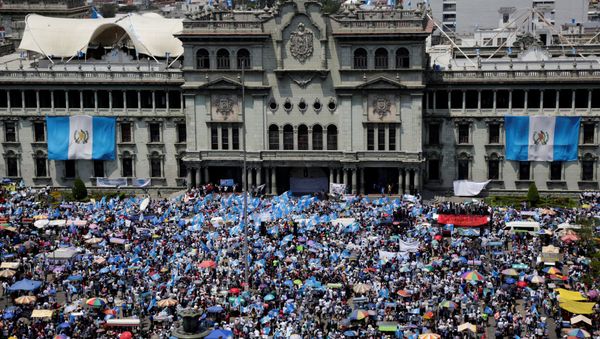 Anti-government protesters participate in a march in Guatemala City, Guatemala September 20, 2017 - Sputnik International