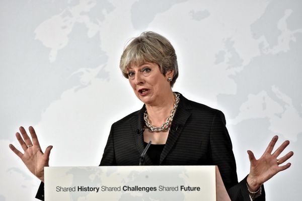 British Prime Minister Theresa May gestures as she delivers her speech in Florence, Italy September 22, 2017 British Prime Minister Theresa May gestures as she delivers her speech in Florence, Italy September 22, 2017 - Sputnik International
