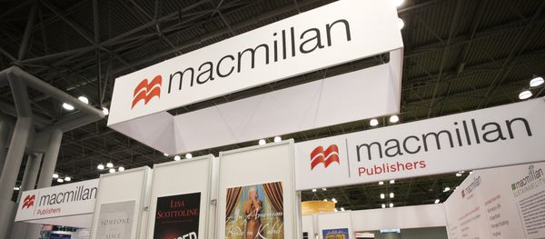 People wait in line at Macmillan Publishers to have books autographed by their authors at Book Expo America, in New York. (File) People wait in line at Macmillan Publishers to have books autographed by their authors at Book Expo America, in New York. (File) - Sputnik International