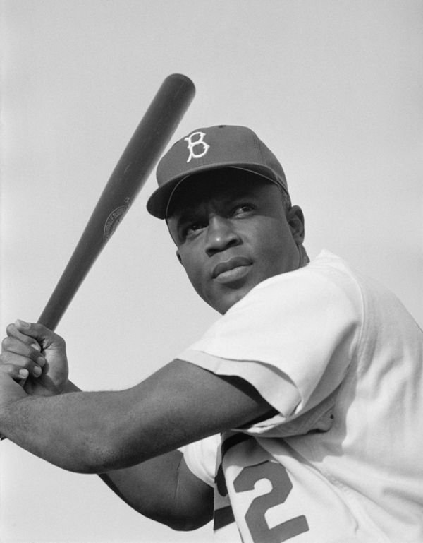 Jackie Robinson of the Brooklyn Dodgers, posed and ready to swing. (File) - Sputnik International