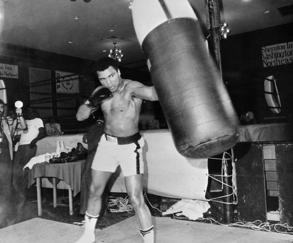 Heavyweight world boxing champion Muhammad Ali is seen during a training session on April 23, 1976 in Washington before his heavyweight world championship fight against Jimmy Young on April 30, 1976 in Landover, Maryland. (File) - Sputnik International
