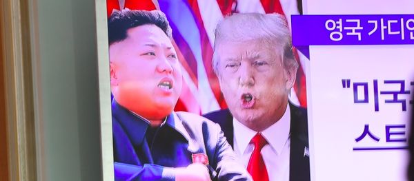 A man watches a television news programme showing US President Donald Trump (C) and North Korean leader Kim Jong-Un (L) at a railway station in Seoul on August 9, 2017 A man watches a television news programme showing US President Donald Trump (C) and North Korean leader Kim Jong-Un (L) at a railway station in Seoul on August 9, 2017 - Sputnik International