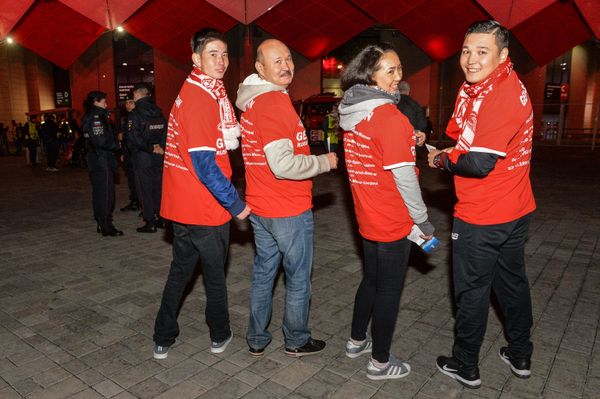 Fans are posing in commemorative T-shirts ahead of the UEFA Champions League group stage match Spartak Russia vs. Liverpool England - Sputnik International