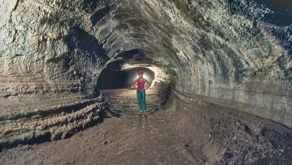 The Valentine Cave lava tube in Lava Beds National Monument, California - Sputnik International