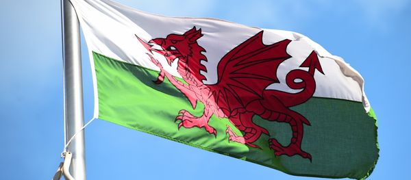 The Welsh flag flies outside the national assembly building in Cardiff on September 24, 2015. The Welsh flag flies outside the national assembly building in Cardiff on September 24, 2015. - Sputnik International