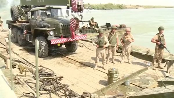 Russia Builds A Bridge Across The Euphrates River - Sputnik International