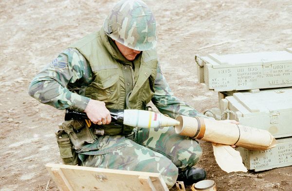 US soldier with phosphorus shell - Sputnik International