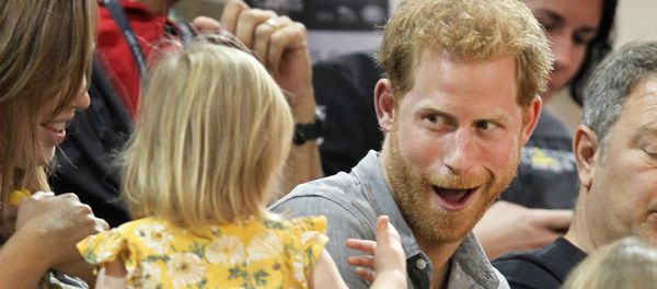 Britain's Prince Harry, patron of the Invictus Games Foundation, shares popcorn with a child while attending the Sitting Volleyball competition at the games in Toronto, Ontario, Canada, September 27, 2017. Britain's Prince Harry, patron of the Invictus Games Foundation, shares popcorn with a child while attending the Sitting Volleyball competition at the games in Toronto, Ontario, Canada, September 27, 2017. - Sputnik International