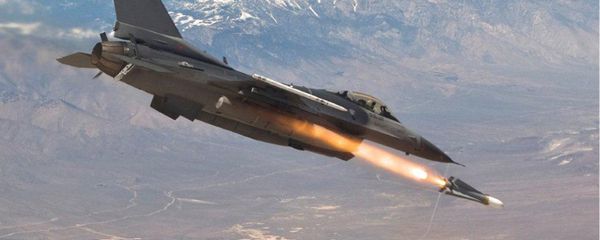 F-16 firing a Maverick missile F-16 firing a Maverick missile - Sputnik International