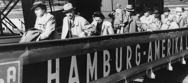 Boarding the SS St. Louis in Hamburg harbor.1939 - Sputnik International